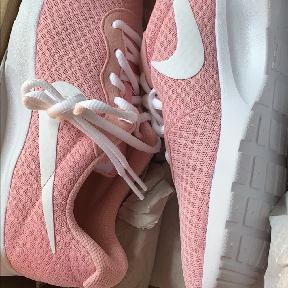 New Never worn Nikes